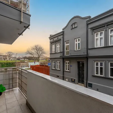 Cracow Vistula Harmony By Bookinghost * كراكوفيا